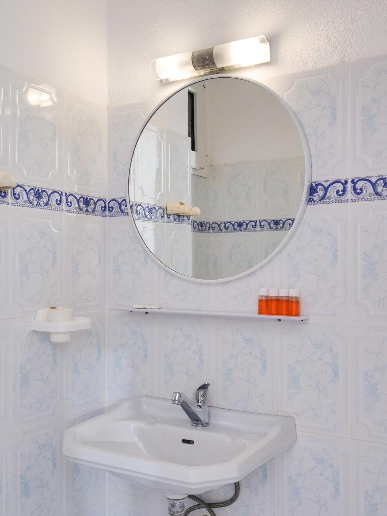 Bodini'S Rooms Himare Exterior photo